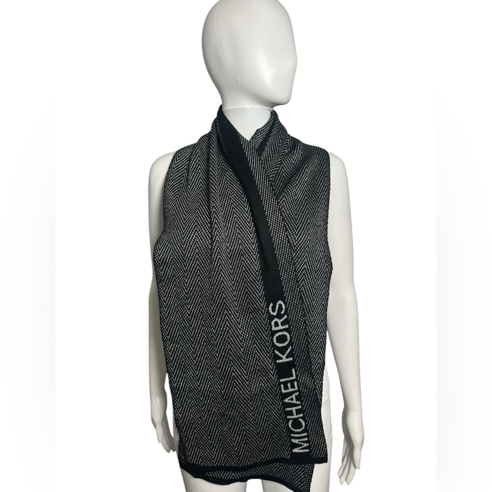 Michael Kors Reversible Knit Scarf Black and White Textured Metallic Unisex
